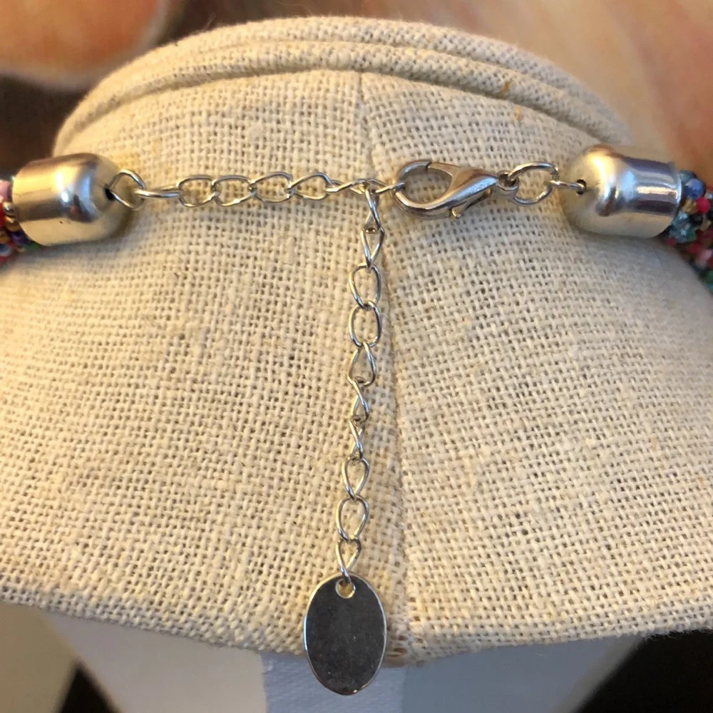 Beaded necklace and earrings set - Picture 5 of 7
